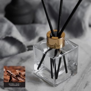 Dyfuzor zapachowy Skóra, oud i kardamon - dyfuzor z patyczkami 100 ml